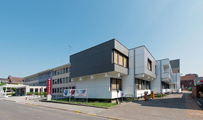 Gevelrenovatie gebouwen C en F, isolatie + voorzetgevel in volkernbeplating voor Onze-Lieve-Vrouwziekenhuis Aalst in OLVZ Aalst, campus Asse
